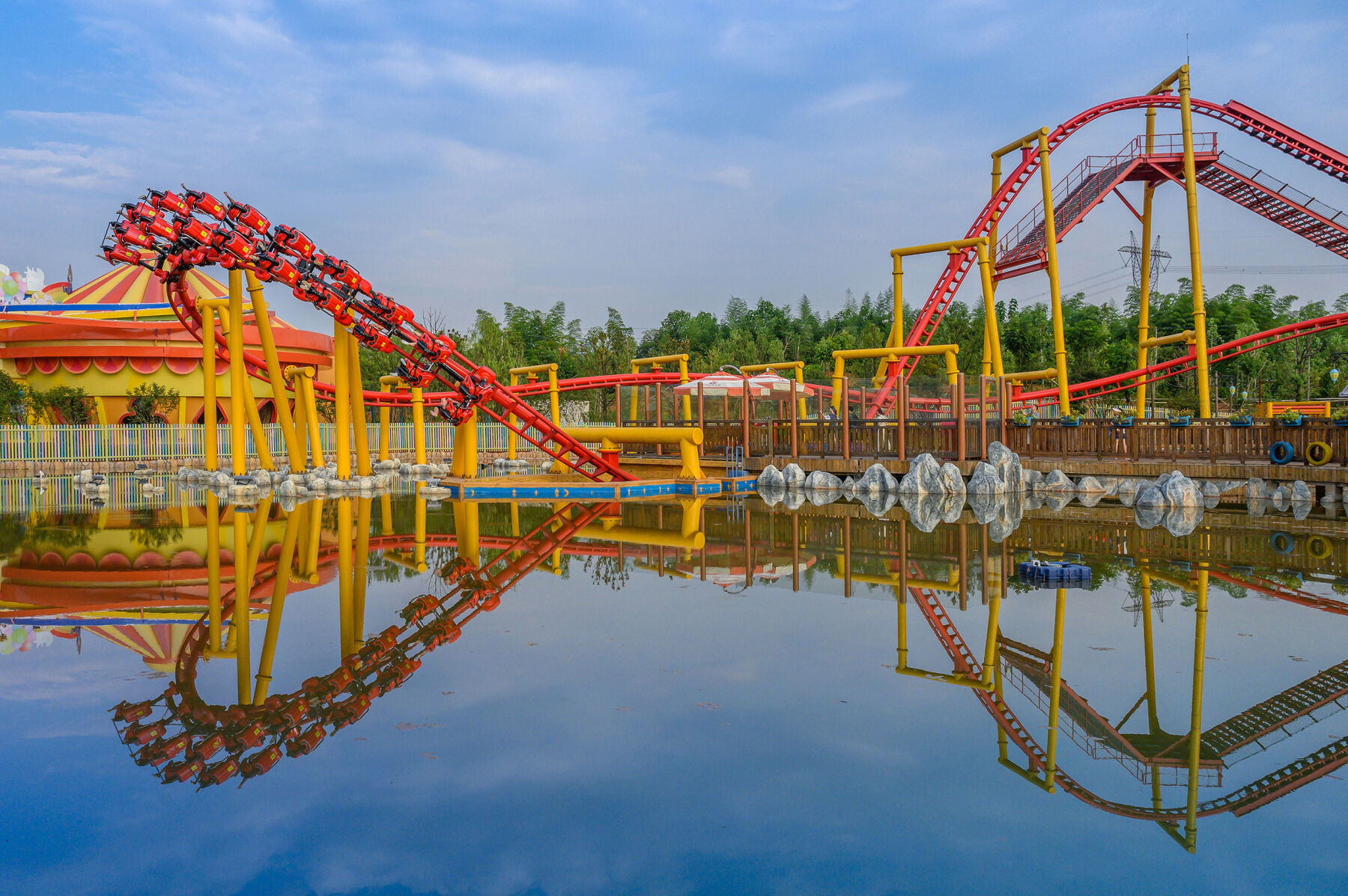 Suspended Family Coaster 450 | Vekoma Rides Manufacturing BV